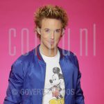 21-01-2004 Charly Luske at studio in Amsterdam, on behalf of musical Love me just a little bit more.

[keywords]Posed, Half Length, Eyecontact, Smiling[/keywords]